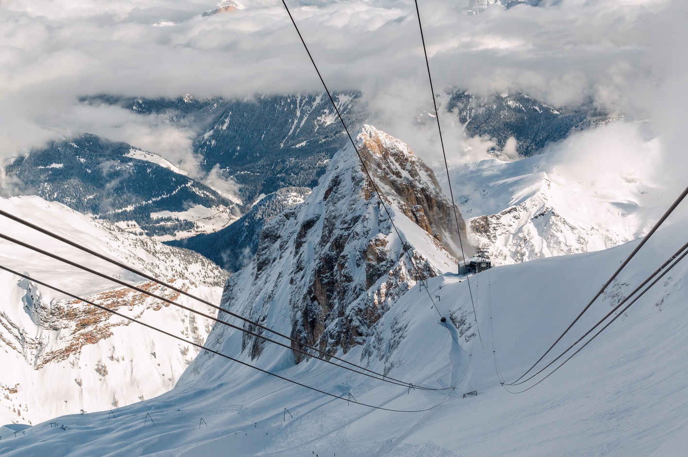 Výhled z Marmolady v Dolomitech, italské Alpy
